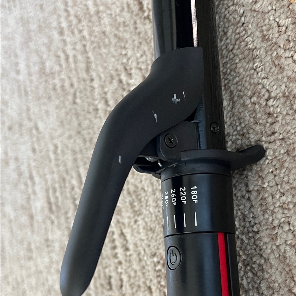 Revlon Black and Red Curling Wand - Picture 2 of 3